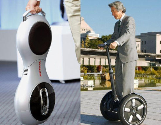 左側(cè)的照片展示了折疊后的Uni-Cub。右側(cè)的照片中，日本前首相小泉純一郎體驗(yàn)個(gè)人移動(dòng)工具Segway