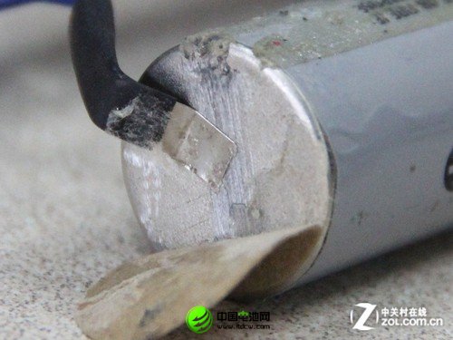 拆機電芯明顯經過了打磨處理