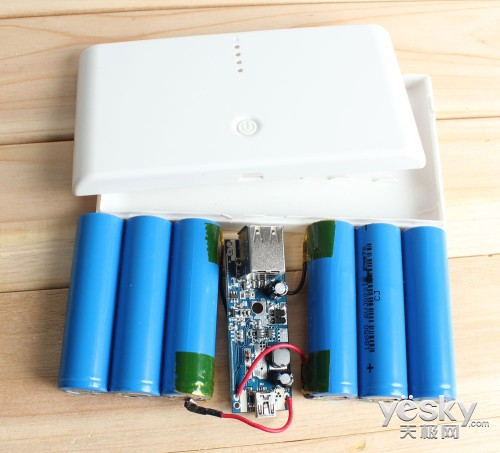 容量虛標做工粗糙 山寨移動電源拆解測試