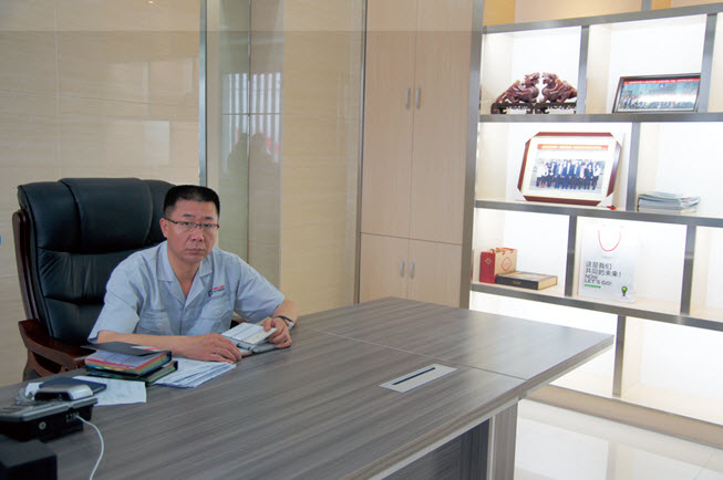 洲際傳媒：封總，您好。金力新能源材料科技有限公司作為河北省重點企業，得到了政府的大力支持。請您簡單介紹一下公司的產品、規模及發展歷程。