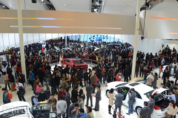 寶馬i3搶占新領域 豪華電動車市場分析