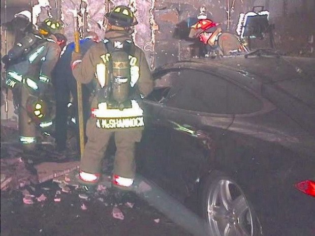 特斯拉MODEL S再曝自燃 停車時(shí)著火 