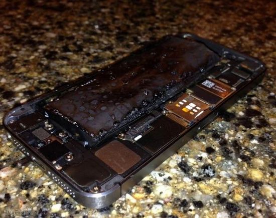 蘋(píng)果：iPhone5s電池冒煙爆炸是誰(shuí)惹得禍？
