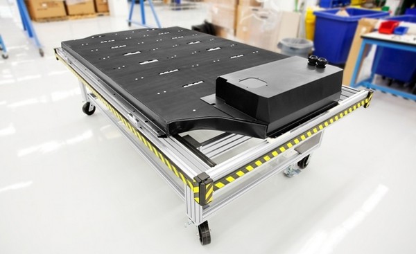 特斯拉：中國(guó)“黑雨”催生“綠色環(huán)保”車(chē)復(fù)興