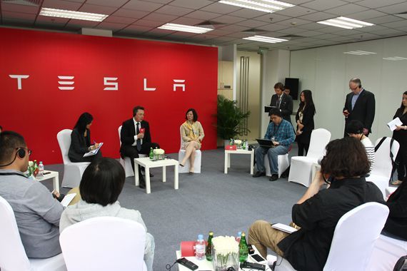 伊隆·馬斯克接受記者采訪