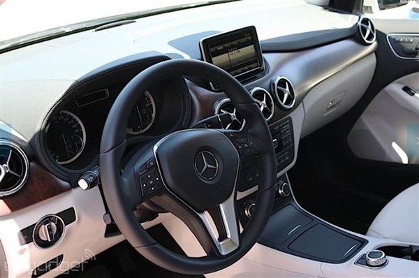 特斯拉技術(shù)助力奔馳首款民用級電動車