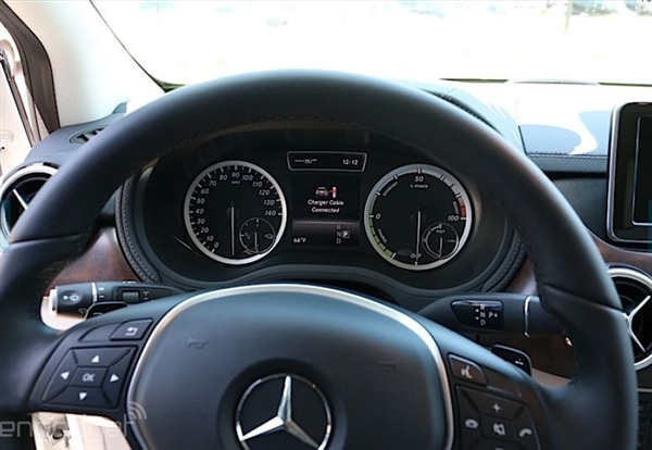 特斯拉技術(shù)助力奔馳首款民用級電動車