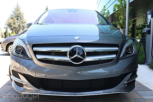 特斯拉技術(shù)助力奔馳首款民用級電動車