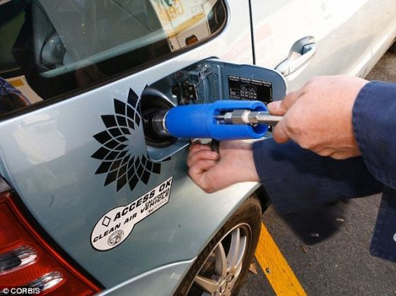 韓國科學(xué)家希望用人尿發(fā)電，然后供給汽車、住宅和城市使用。他們計(jì)劃用天然存在于人尿中的碳取代燃料電池內(nèi)昂貴的鉑。照片展示了一輛燃料電池汽車。這輛汽車和該項(xiàng)目無關(guān)，但有朝一日可能從這項(xiàng)技術(shù)中獲益。