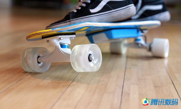 E-Wheelin電動(dòng)滑板試玩 更接近玩具適合兒童