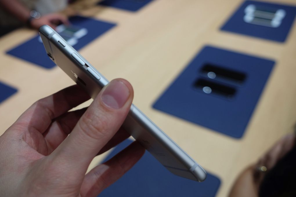 蘋果iPhone 6s高清上手圖：和iPhone 6基本一樣