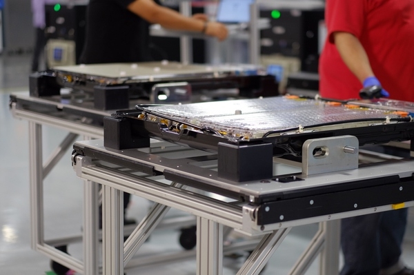 親歷特斯拉Gigafactory超級(jí)工廠開(kāi)幕