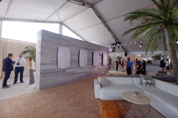 親歷特斯拉Gigafactory超級(jí)工廠開幕