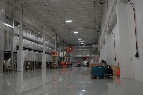 親歷特斯拉Gigafactory超級工廠開幕