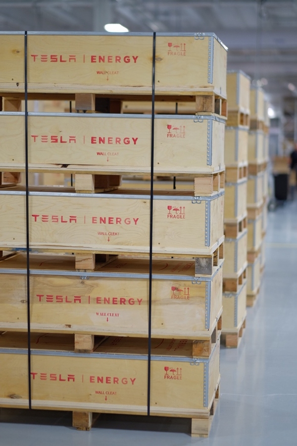 親歷特斯拉Gigafactory超級(jí)工廠開幕