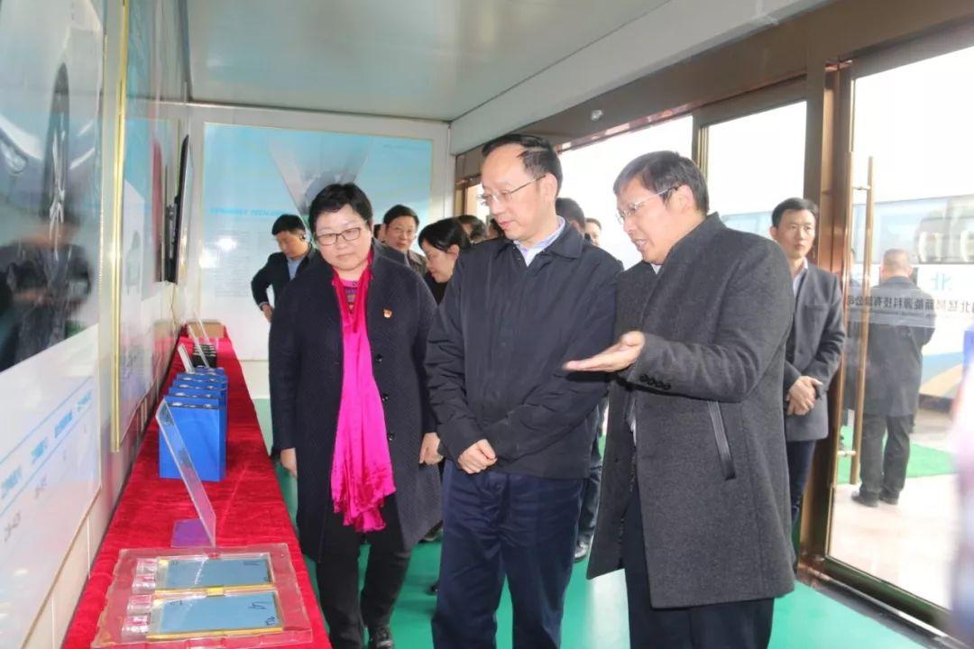 襄陽新能源汽車產(chǎn)業(yè)聯(lián)盟現(xiàn)雛形 猛獅動力鋰電池兩大基地共揚(yáng)帆