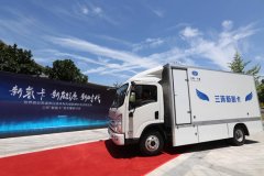全球首臺“氫油”物流車亮相武漢 氫能應用成本下降