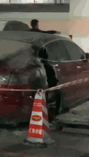 針對上海特斯拉爆燃，馬斯克連發(fā)三條推文，吐槽媒體，推卸責任