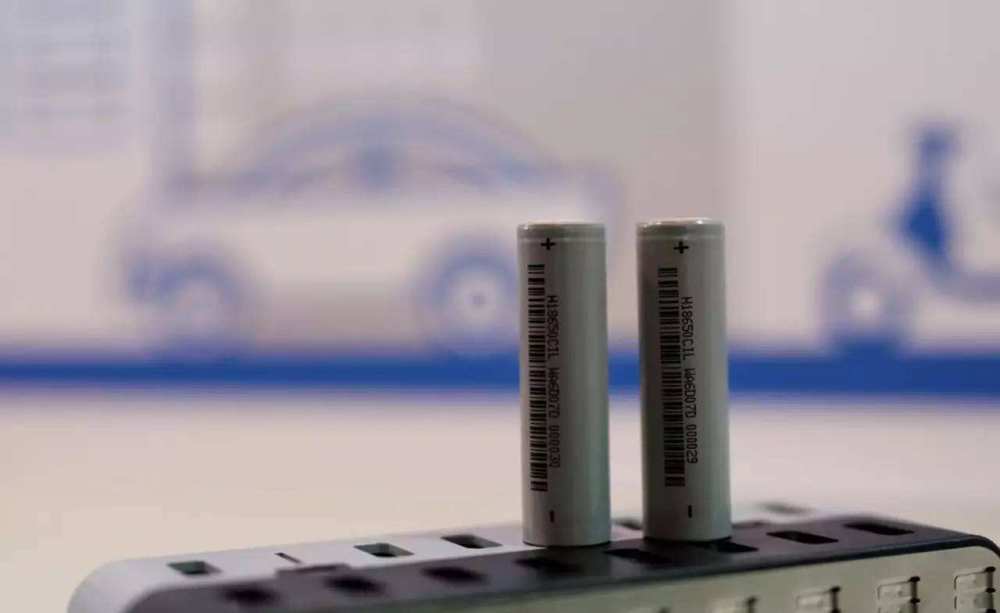 固態電池“中場戰事”：豐田向左，大眾向右？