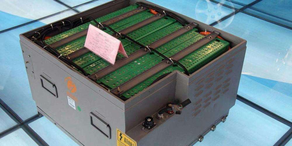 固態電池“中場戰事”：豐田向左，大眾向右？