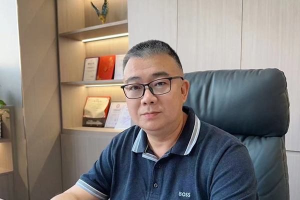 博鈉新能源石堅(jiān)：祝愿大家新年快樂(lè)，家庭幸福！