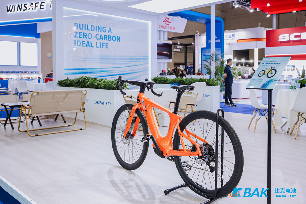 以“真安全+超經(jīng)濟(jì)”雙引擎驅(qū)動(dòng) 比克電池亮相摩博會(huì)