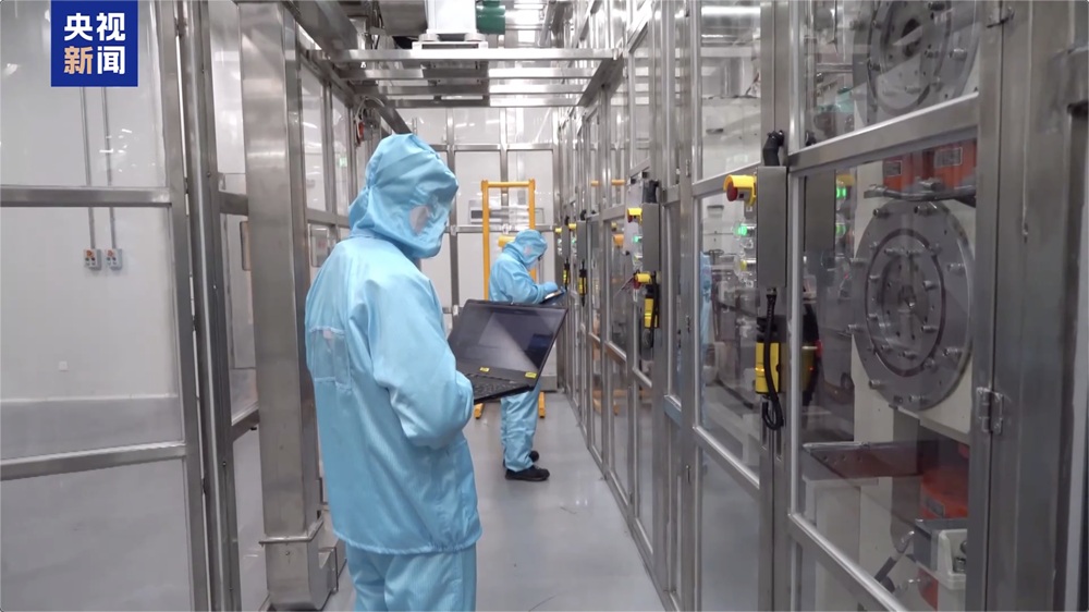 國內已建成首條大容量全固態電池產線！電車續航有望突破1000公里