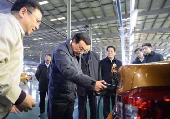 李克強考察電動汽車研發：向污染宣戰！