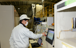 湖南中鋰濕法鋰電池隔膜項目投產 年產能力2萬平米