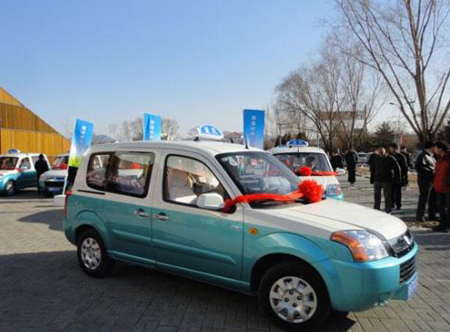 純電動汽車“高大上” 月租1萬誰人駛？