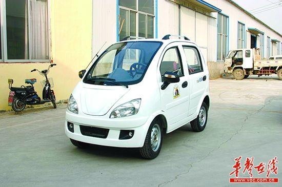 老人代步車無牌無照滿街跑 交警：監管有盲區