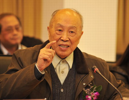 楊裕生：發展微小實用型純電動汽車