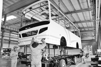 黑龍江龍華新能源客車下線