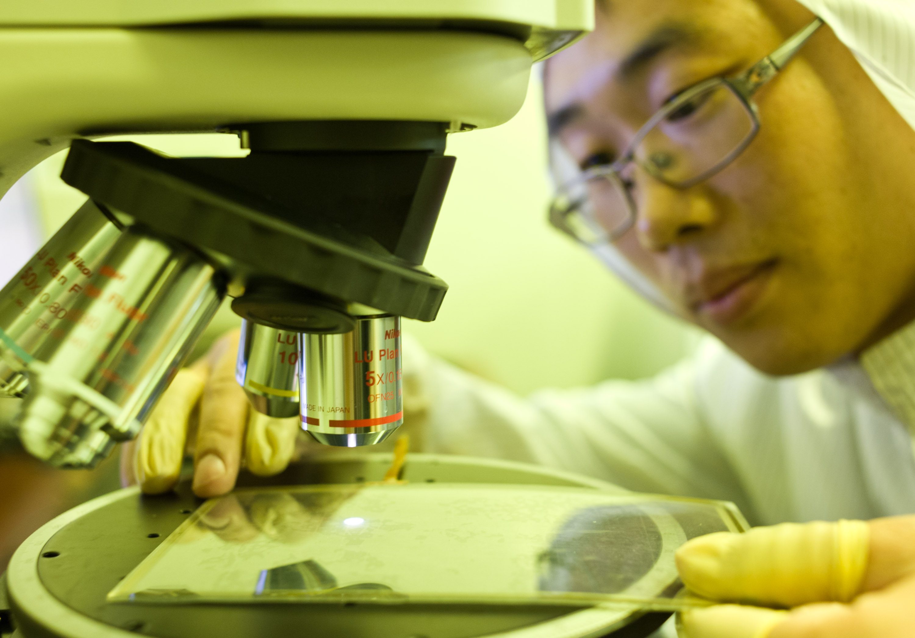 青島科技大學(xué)聯(lián)合美國高校開發(fā)石墨烯太陽能電池