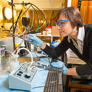 新型液體電池可讓電動汽車一次充電行駛800公里