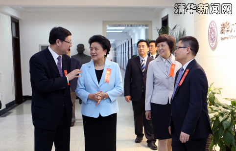 中央政治局委員、國務(wù)院副總理劉延?xùn)|視察清華大學(xué)