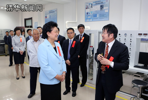 中央政治局委員、國務(wù)院副總理劉延?xùn)|視察清華大學(xué)