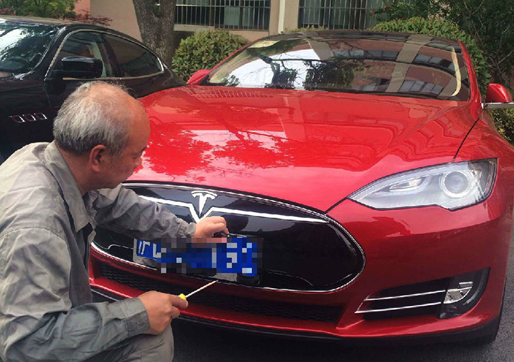 加速落地  特斯拉上海車主開始拿到免費牌照