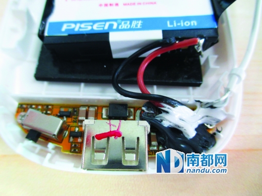  金玉其外，內(nèi)部混亂，標(biāo)為“品勝”的品牌用庫(kù)存手機(jī)電池做的充電寶。