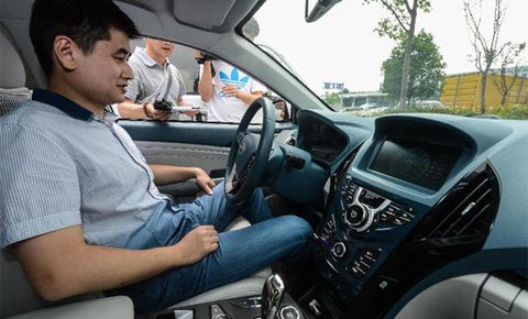 杭州限牌后 首輛插電式混合動力車主拿到私牌 