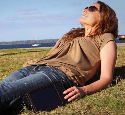 蘋果iPad mini太陽能充電保護套 面板由光電墨水制成