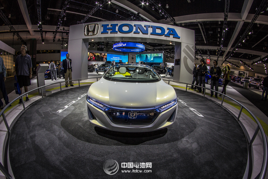 純電動汽車或插電式混動 誰才是當(dāng)前購車首選？