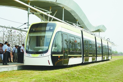 麒麟現(xiàn)代有軌電車昨成功上線試跑 設計時速達70公里