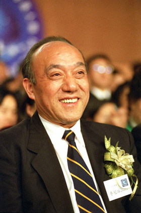 魯冠球的價值追求：愛國、敬業(yè)、誠信、友善