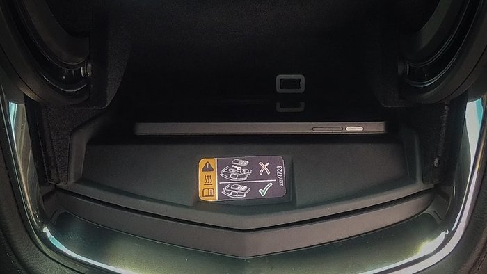 干掉充電線！凱迪拉克提供手機無線充電服務