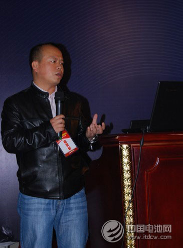 中國科學(xué)院成都有機化學(xué)研究所博士、成都興能新材料有限公司技術(shù)總監(jiān)范未峰。