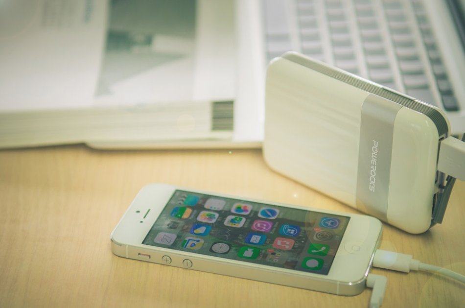 純爺們的戰(zhàn)斗力 POWEROCKS移動(dòng)電源