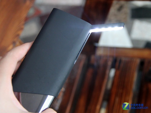 自帶臺燈 倍斯特BST-0157A移動電源賞析