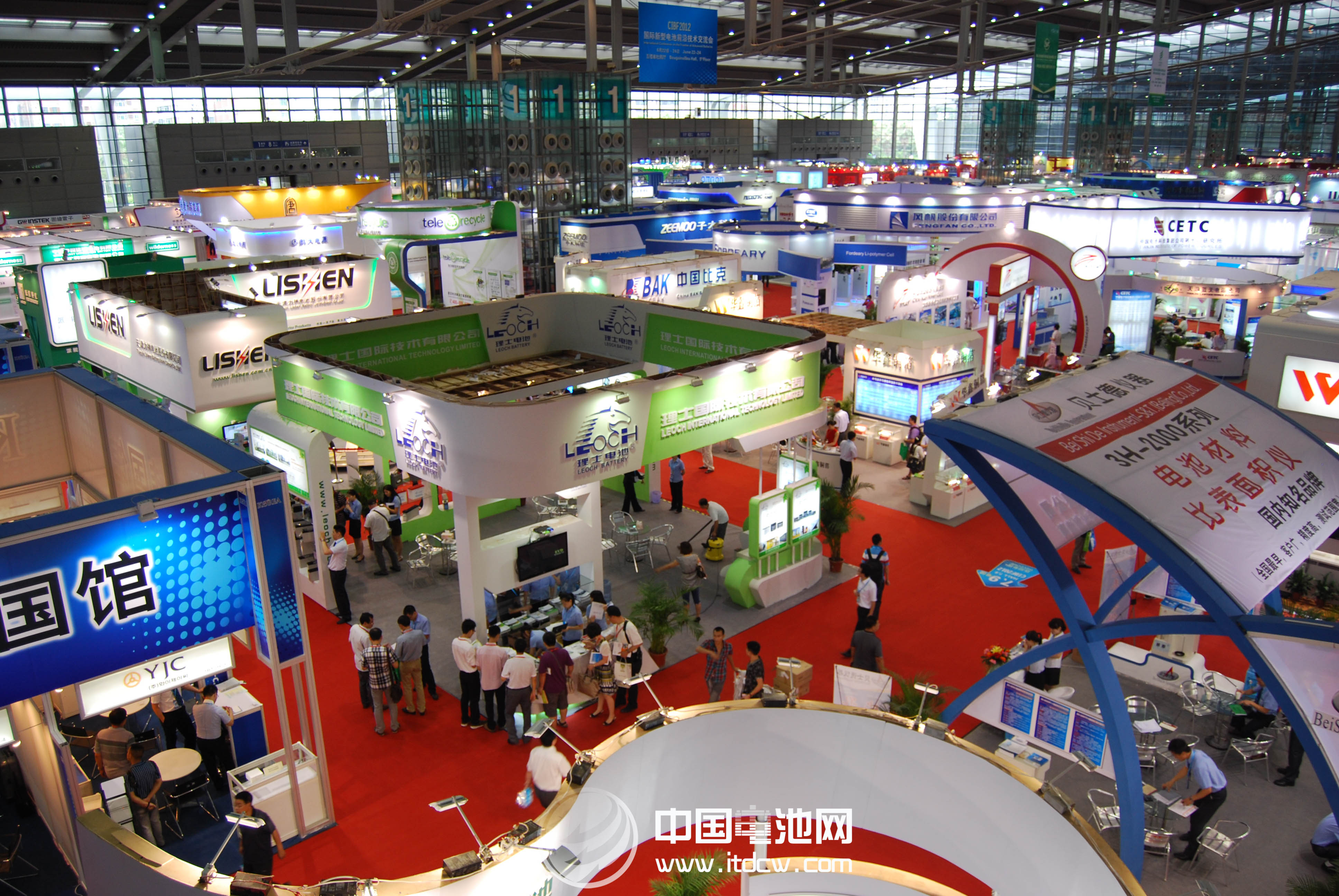 新能源汽車大眾化 充電站建設市場化亟待提速