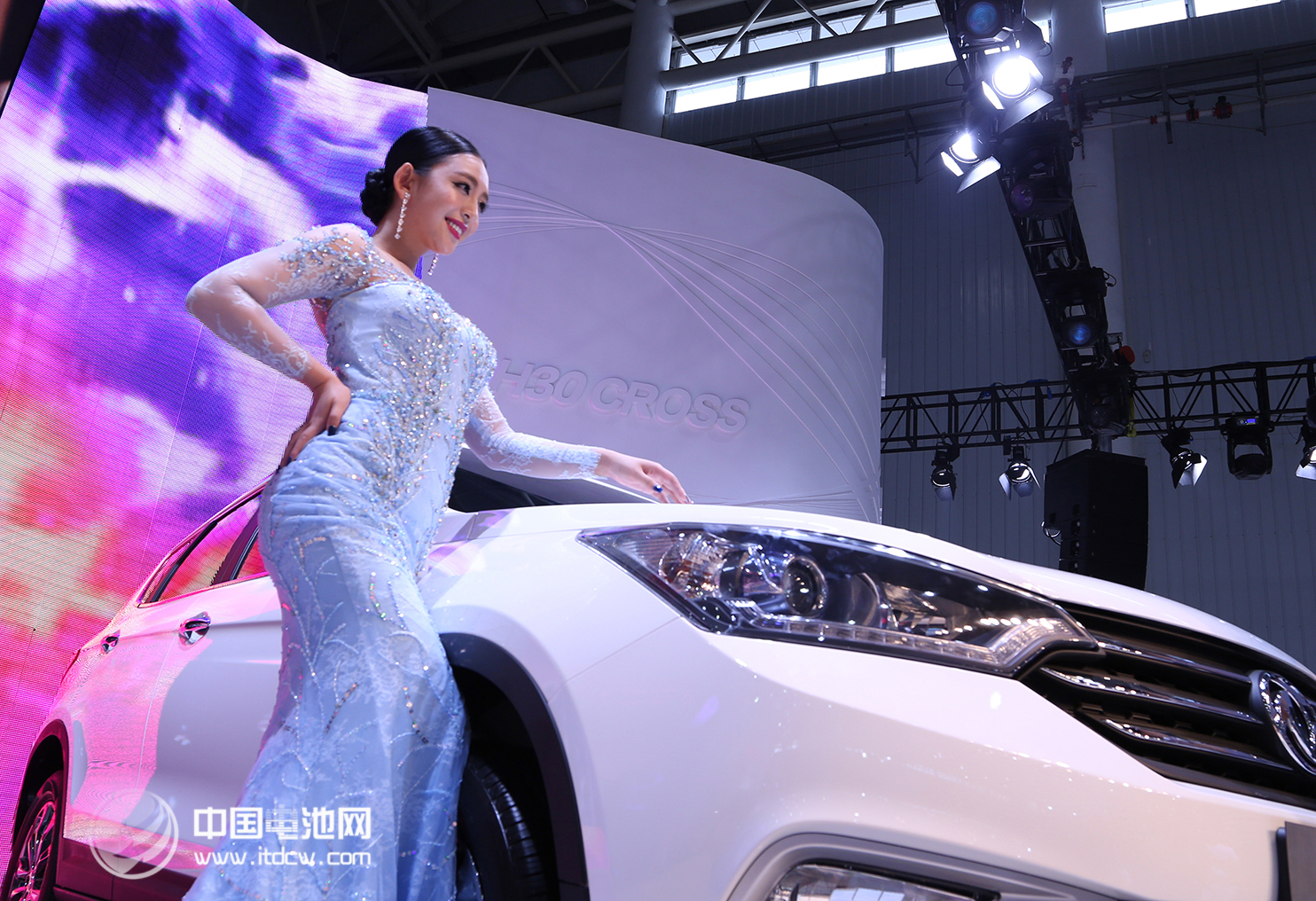 新能源汽車大眾化 充電站建設市場化亟待提速